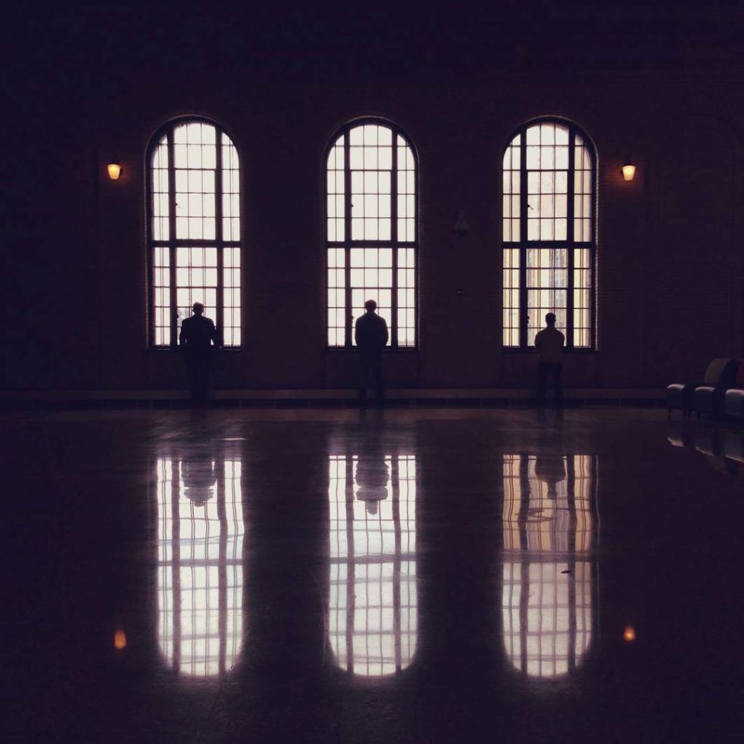 8 Ways To Create Perfectly Symmetrical iPhone Photos