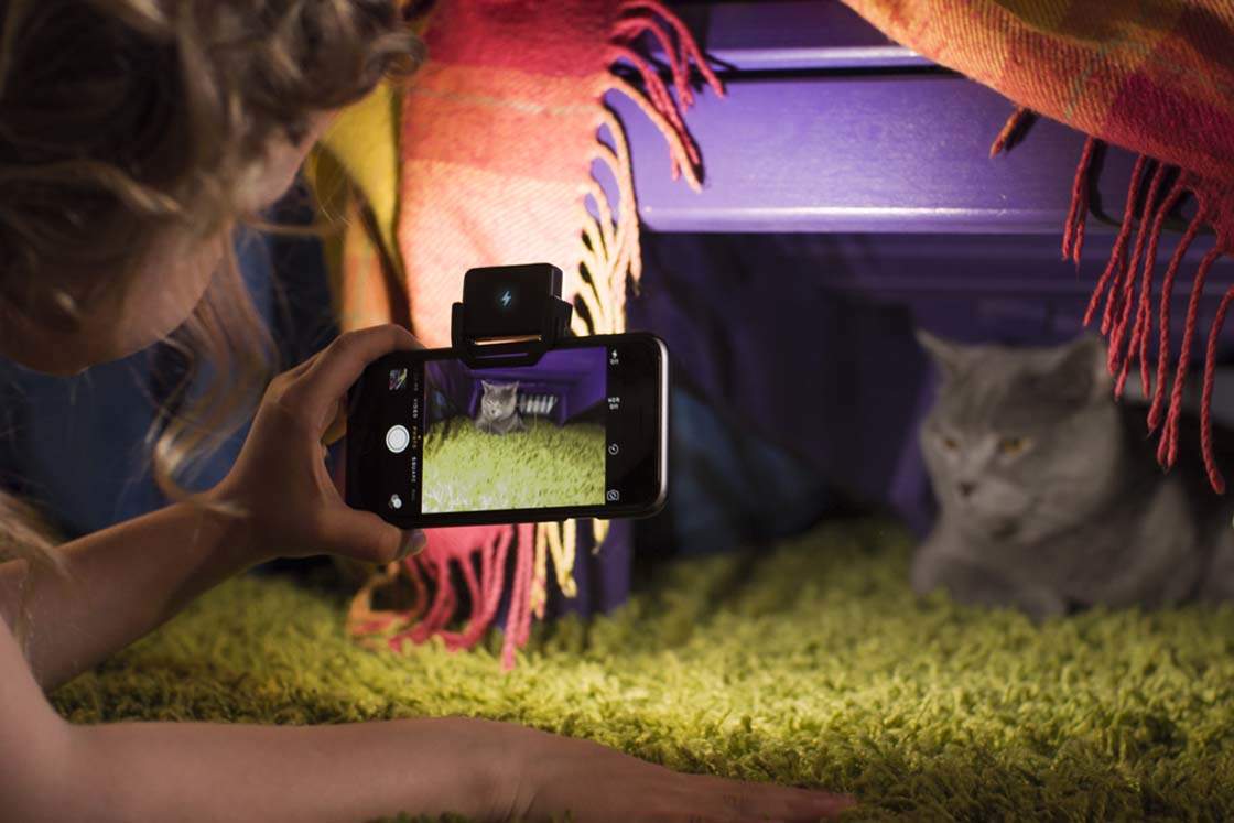Discover The Powerful New iblazr Flash For iPhone Photography