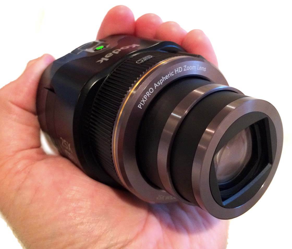 Kodak PIXPRO Zoom Lens Turns Your iPhone Into A Powerful Camera