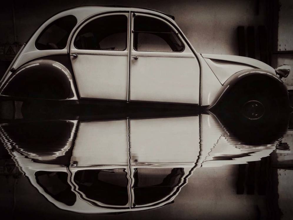 30 Incredible Reflection Photos Taken With An iPhone