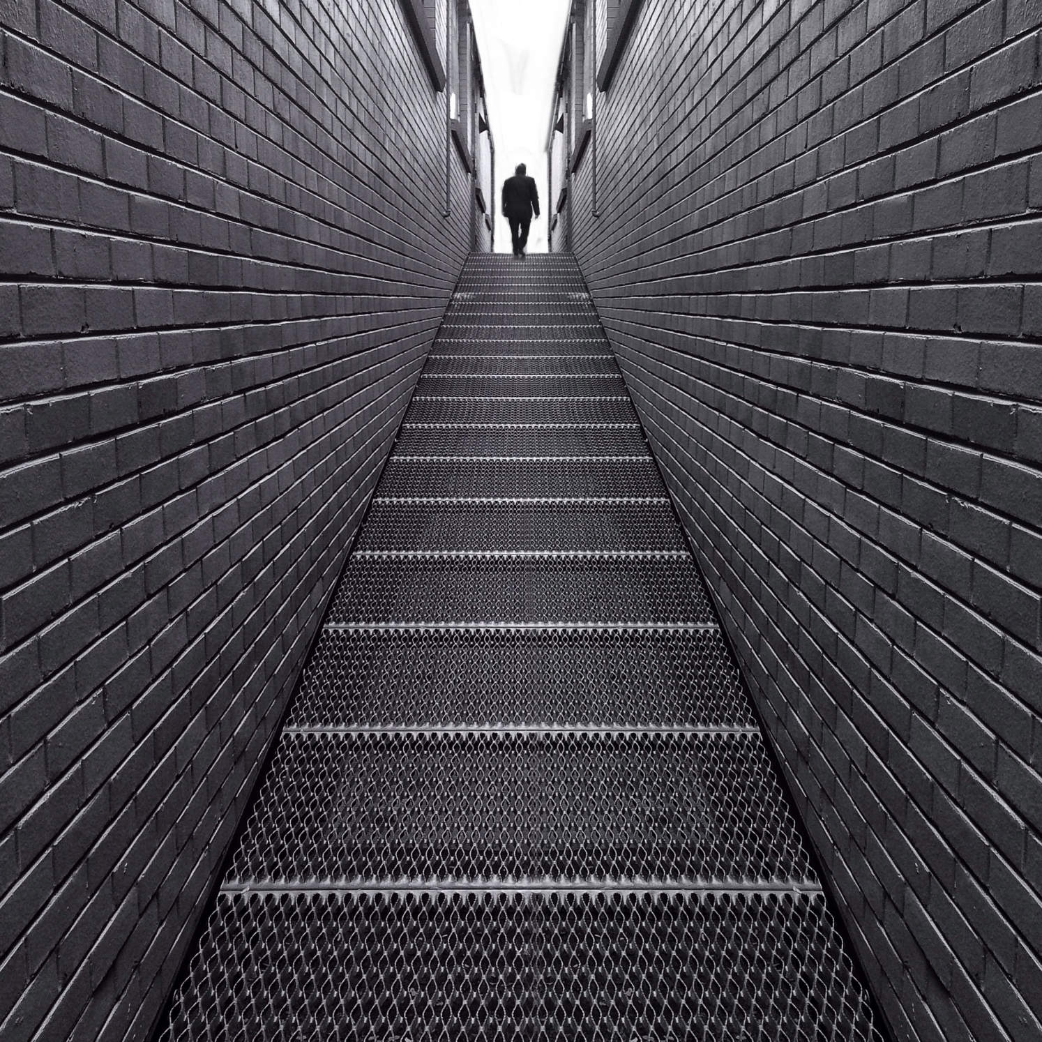 9 Tips For Striking Black And White Urban Photography On iPhone