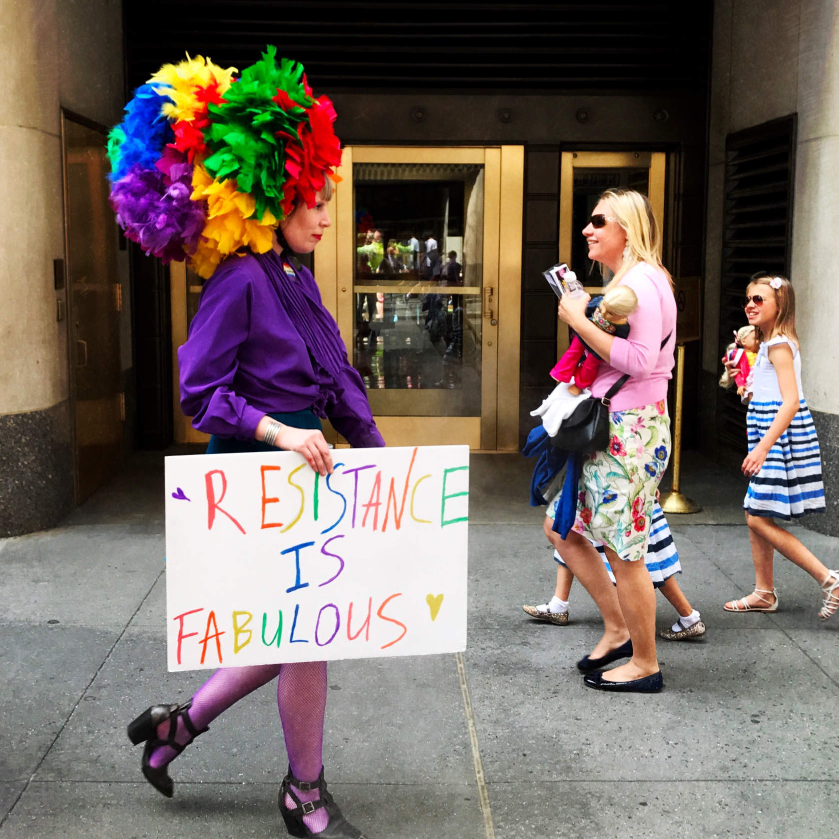 10 Tips For Powerful Storytelling Through Your iPhone Street Photography