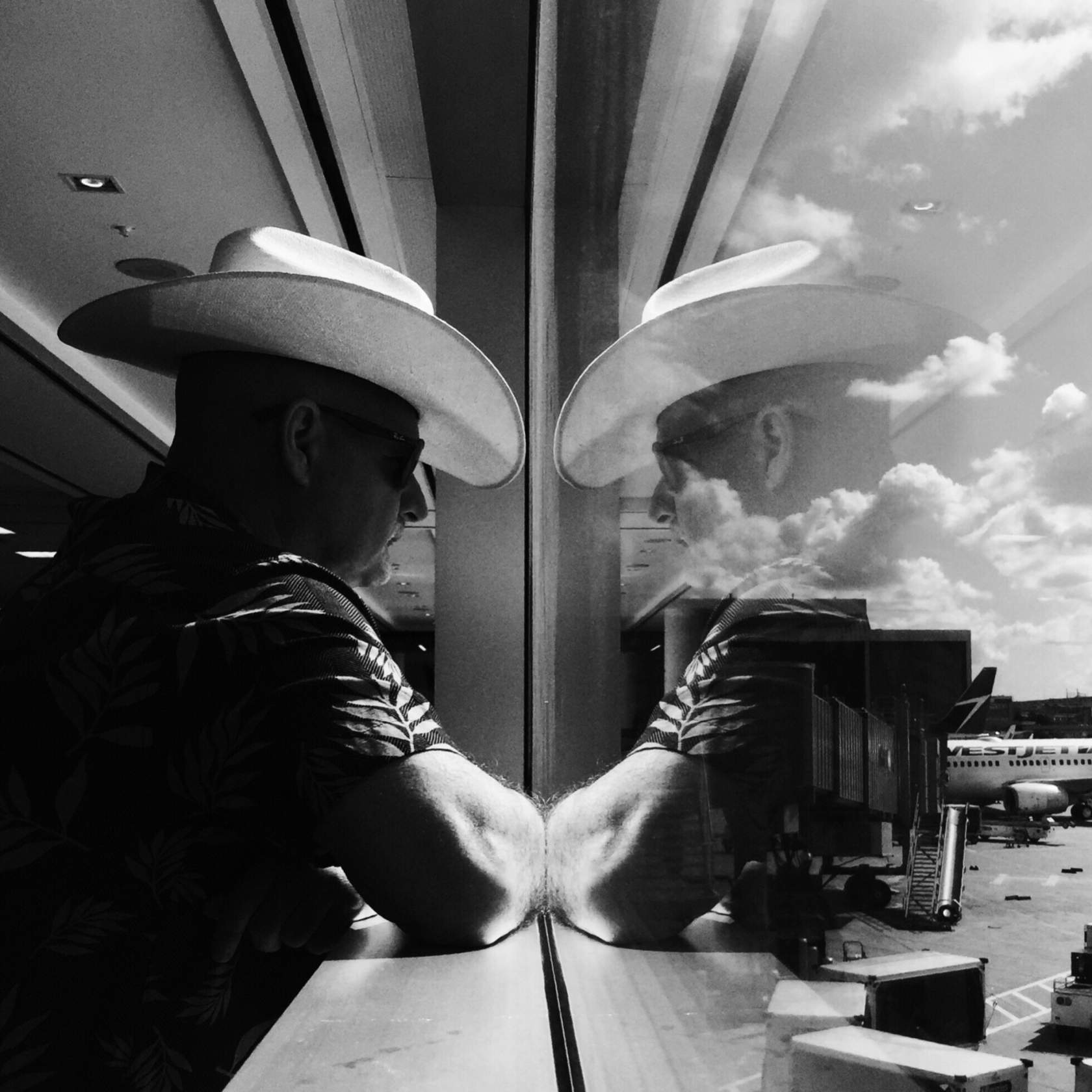 10 Tips For Powerful Storytelling Through Your iPhone Street Photography