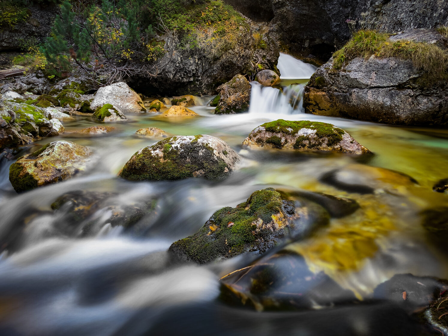 how-to-convert-your-iphone-live-photos-into-long-exposure-photos