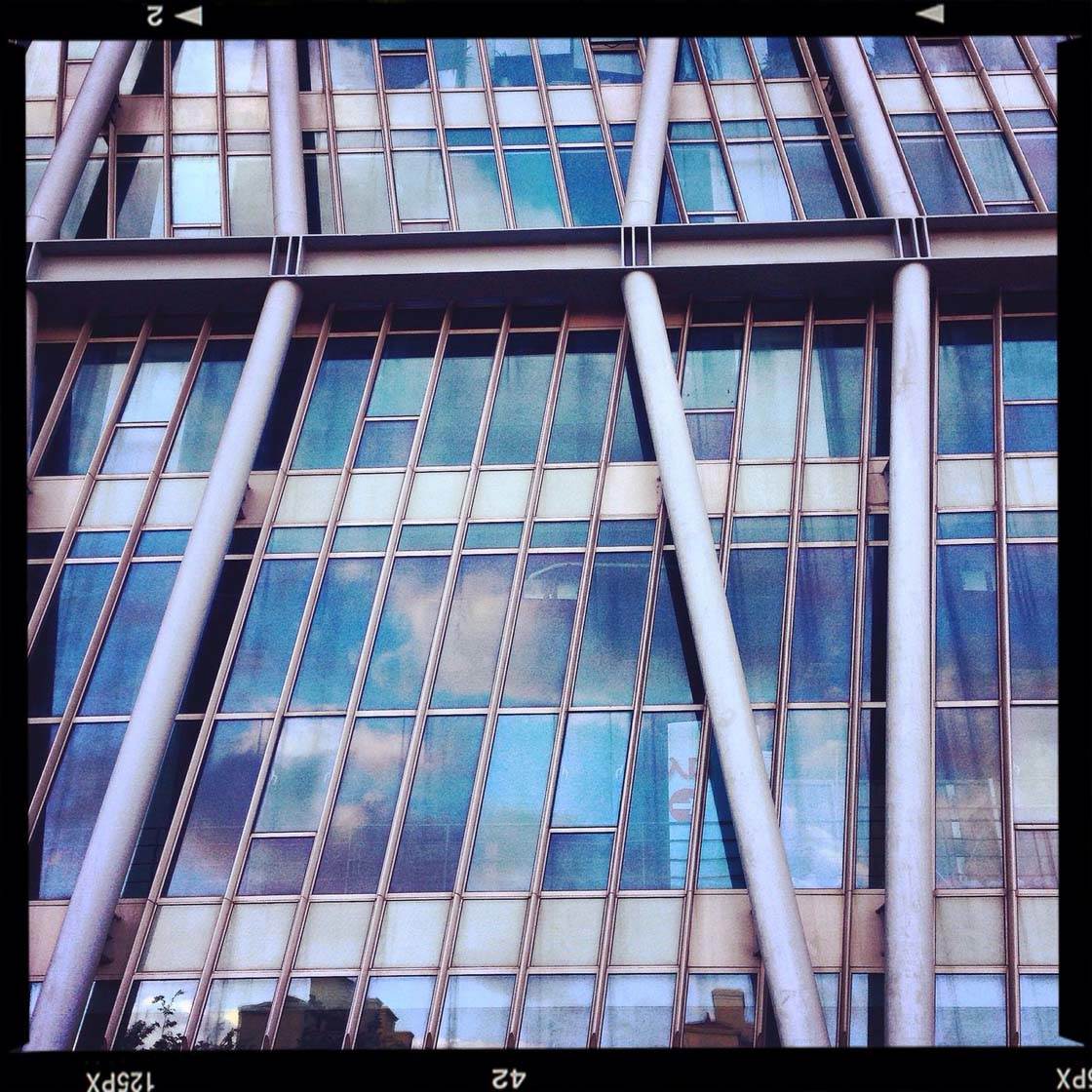 iPhone Photo Buildings 8 no script